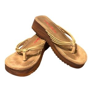 Y2K Candie's Leather Strappy Thong Sandals Size 8 Chunky Wood Look Heel